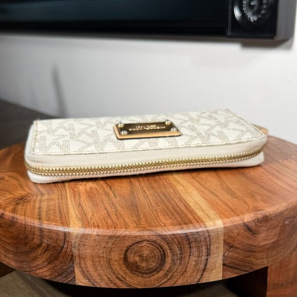 Michael Kors Vanilla Signature Logo Zip-Around Wallet - Picture 6 of 14